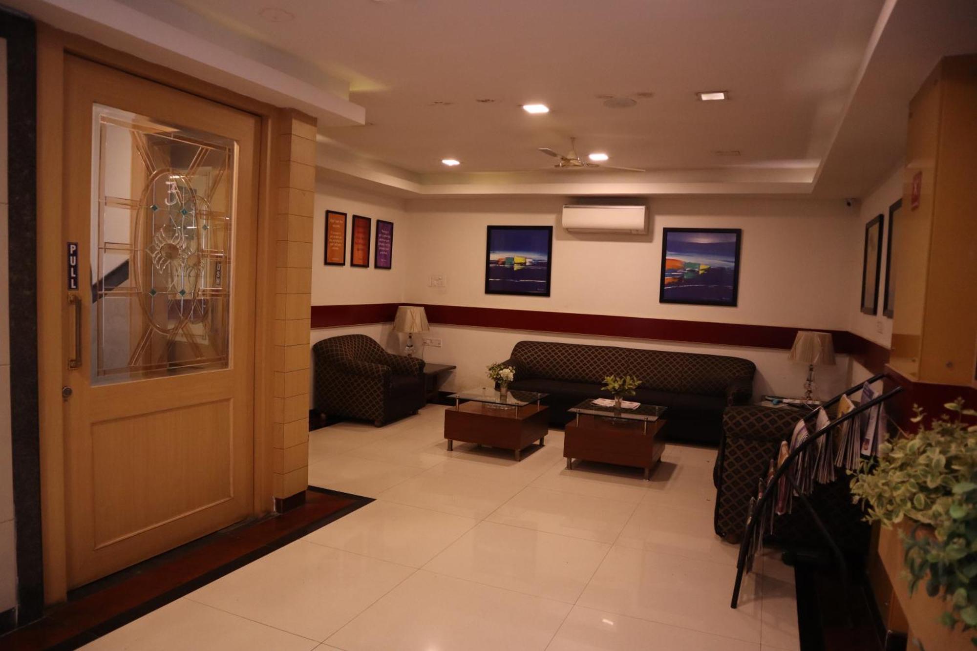 Sri Sai Ram Suites Bangalore Exterior foto