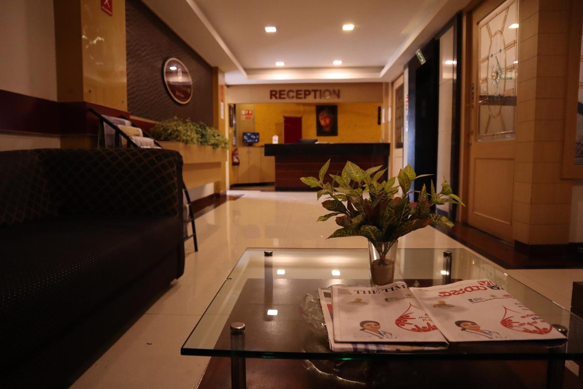 Sri Sai Ram Suites Bangalore Exterior foto
