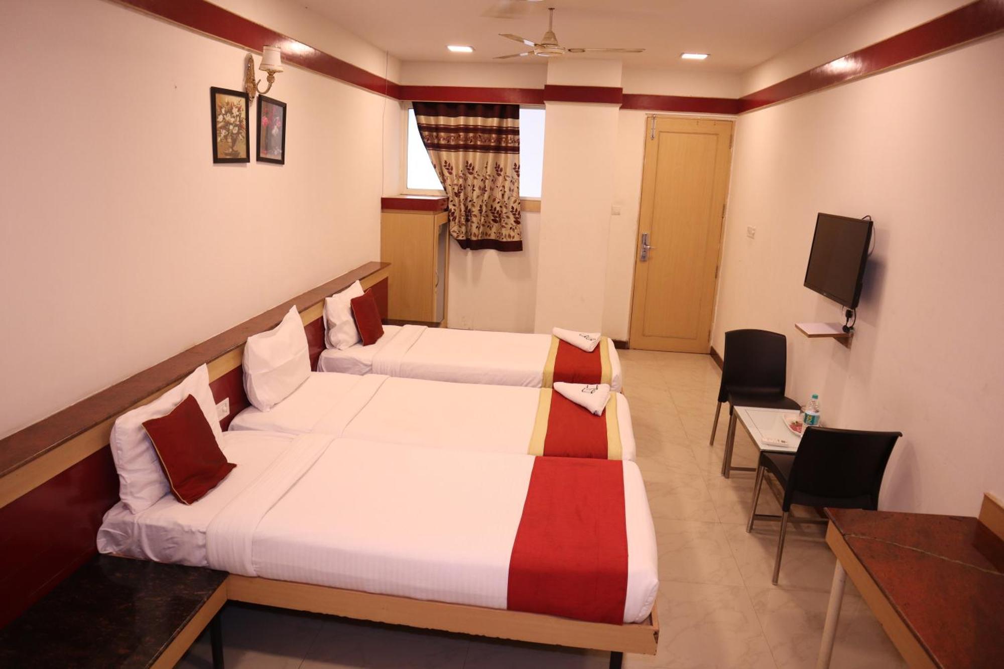 Sri Sai Ram Suites Bangalore Exterior foto