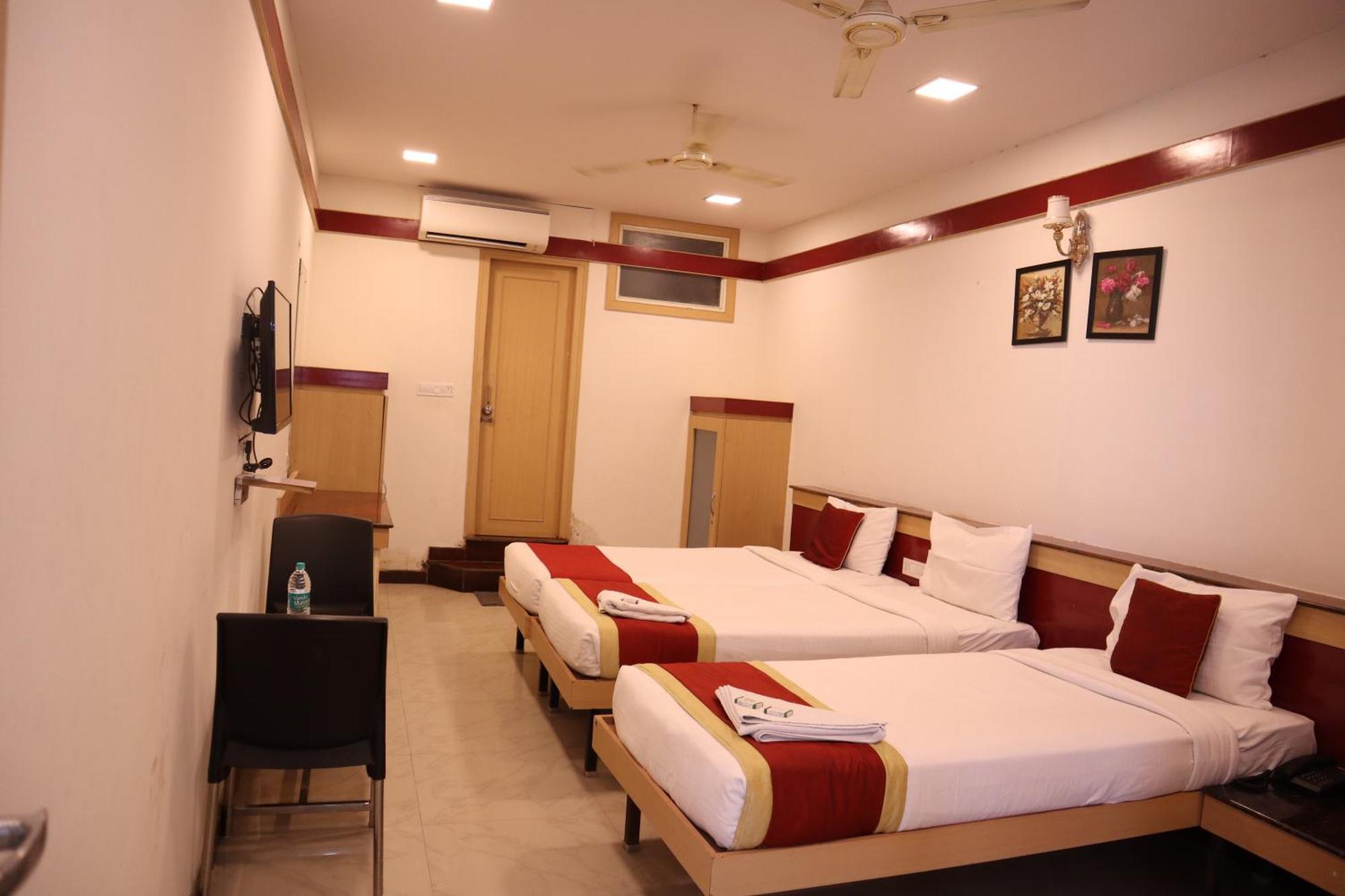 Sri Sai Ram Suites Bangalore Exterior foto