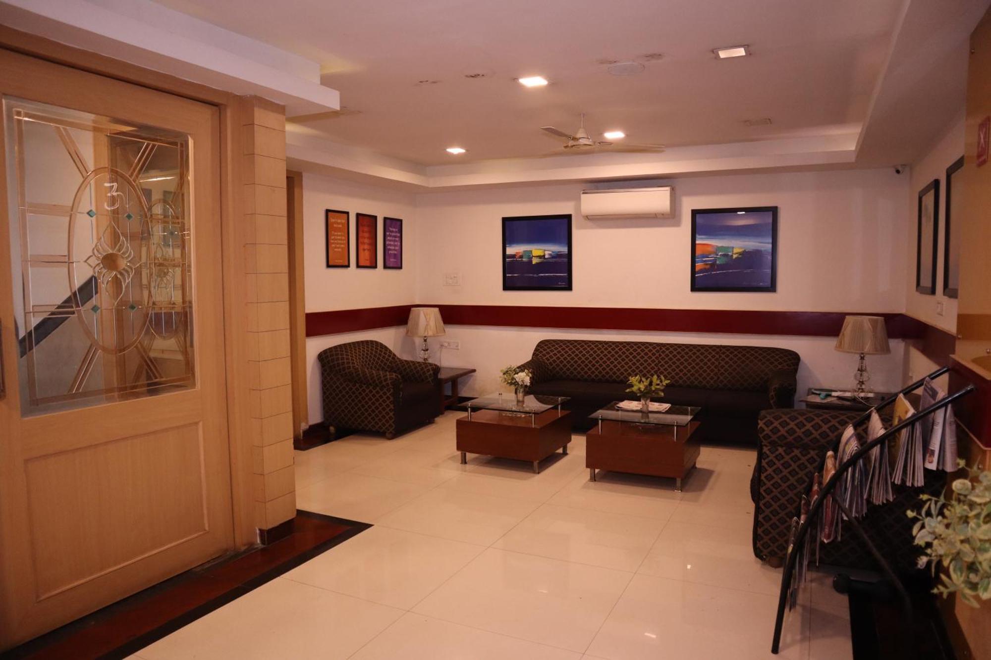 Sri Sai Ram Suites Bangalore Exterior foto