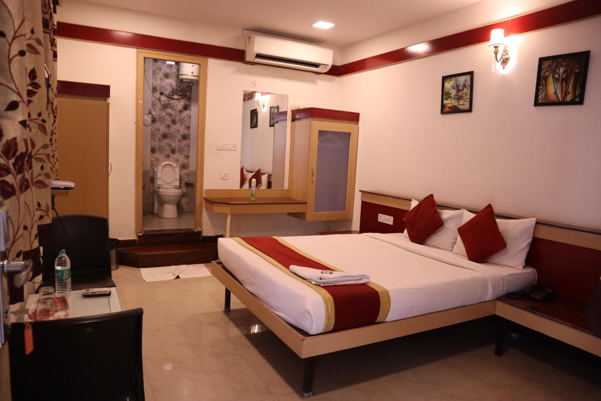 Sri Sai Ram Suites Bangalore Exterior foto