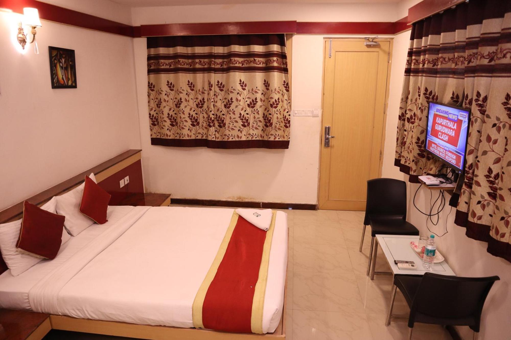 Sri Sai Ram Suites Bangalore Exterior foto