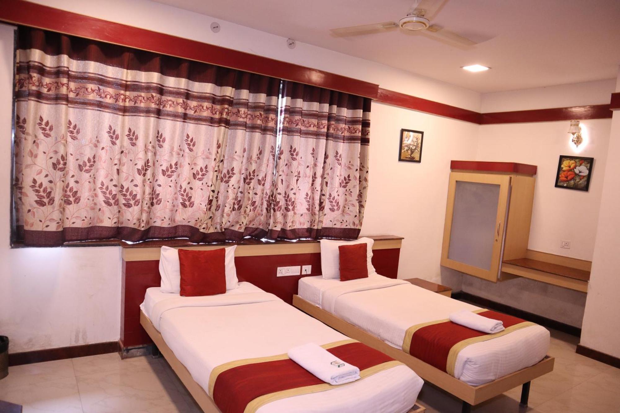 Sri Sai Ram Suites Bangalore Exterior foto