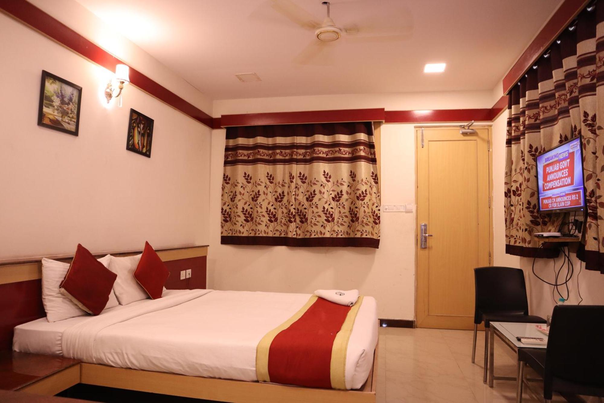 Sri Sai Ram Suites Bangalore Exterior foto