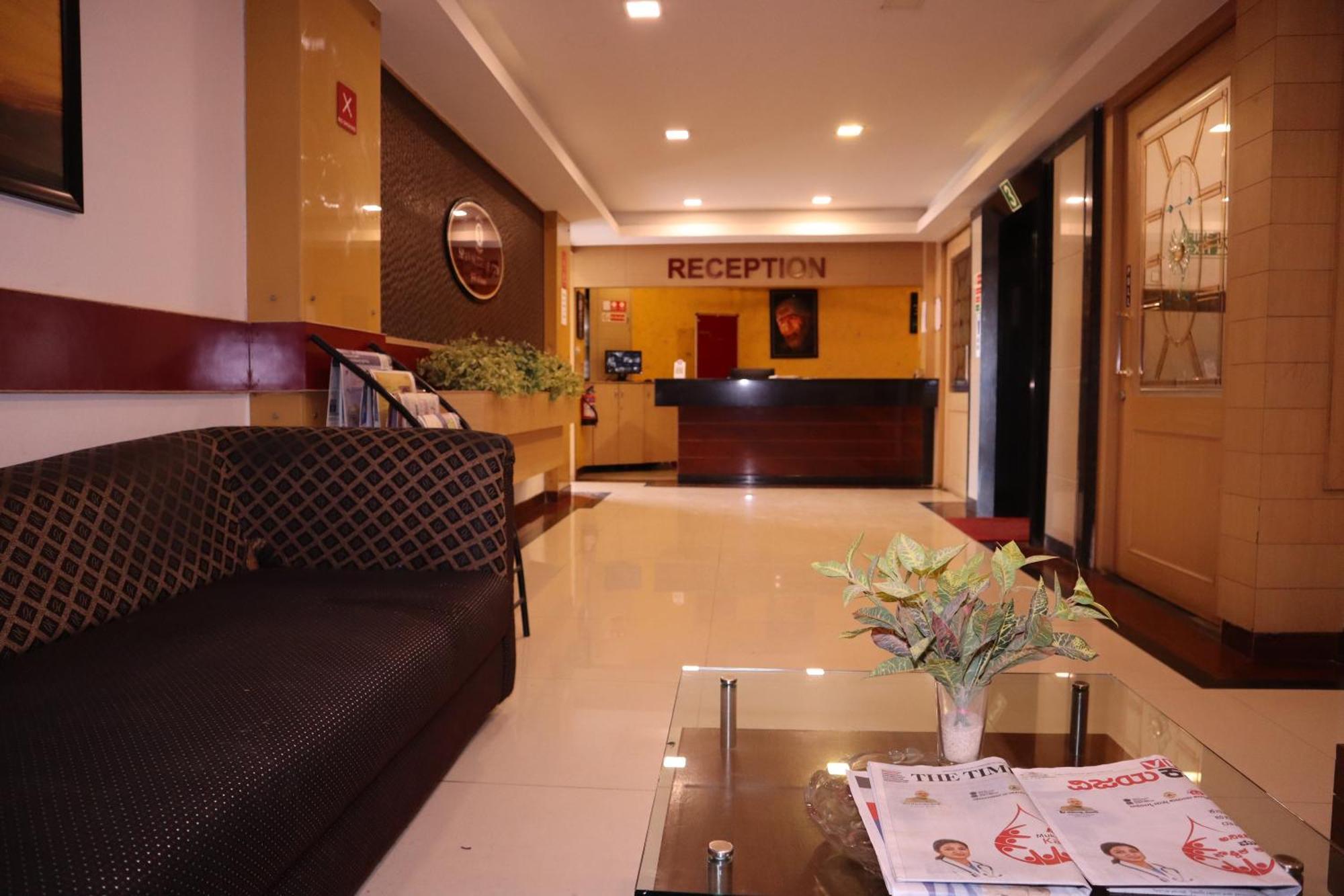 Sri Sai Ram Suites Bangalore Exterior foto