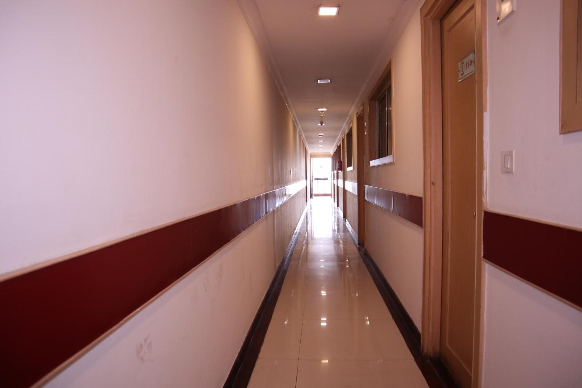 Sri Sai Ram Suites Bangalore Exterior foto