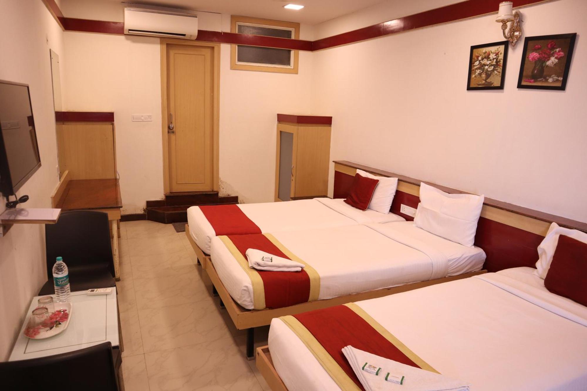 Sri Sai Ram Suites Bangalore Exterior foto