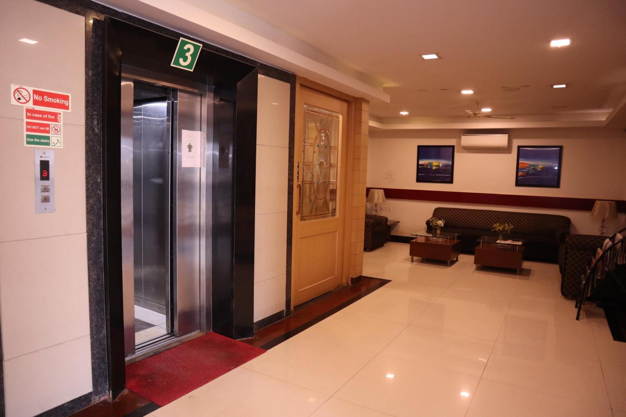 Sri Sai Ram Suites Bangalore Exterior foto