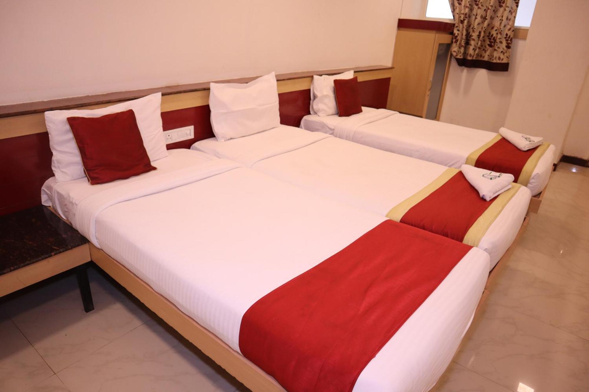 Sri Sai Ram Suites Bangalore Exterior foto