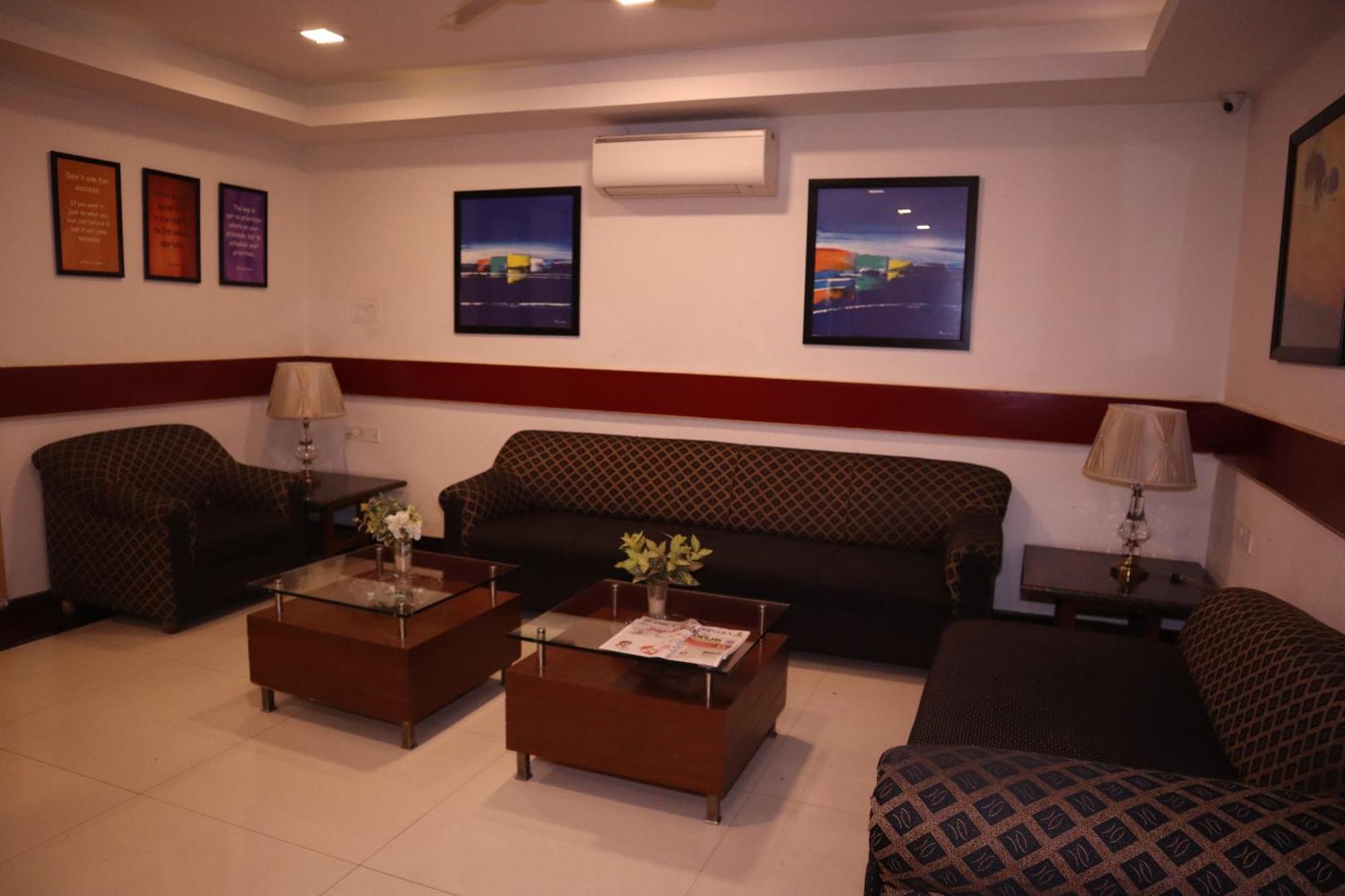 Sri Sai Ram Suites Bangalore Exterior foto