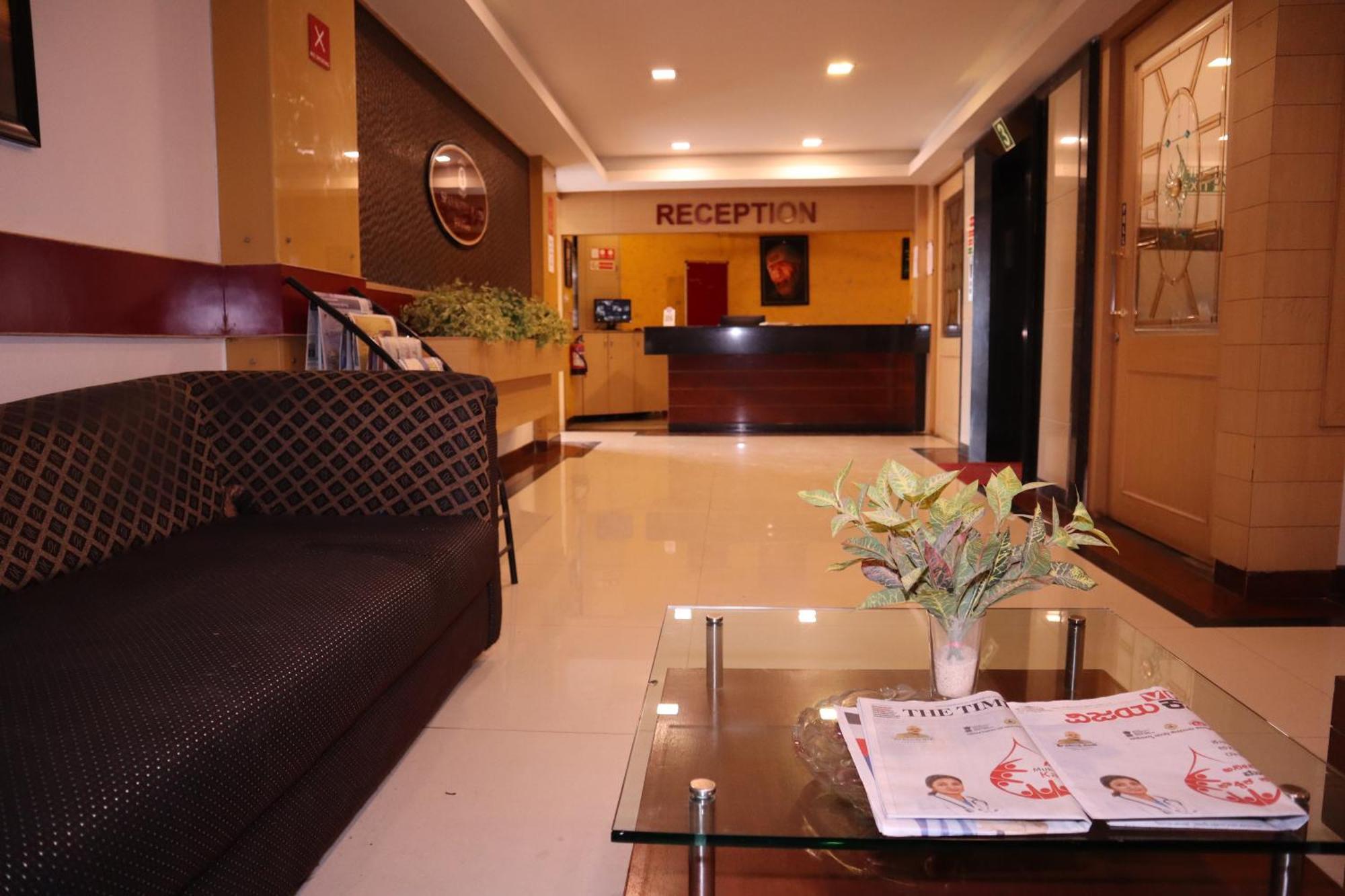 Sri Sai Ram Suites Bangalore Exterior foto