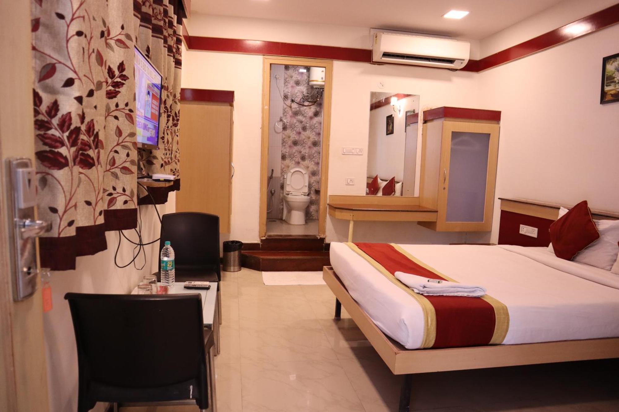 Sri Sai Ram Suites Bangalore Exterior foto
