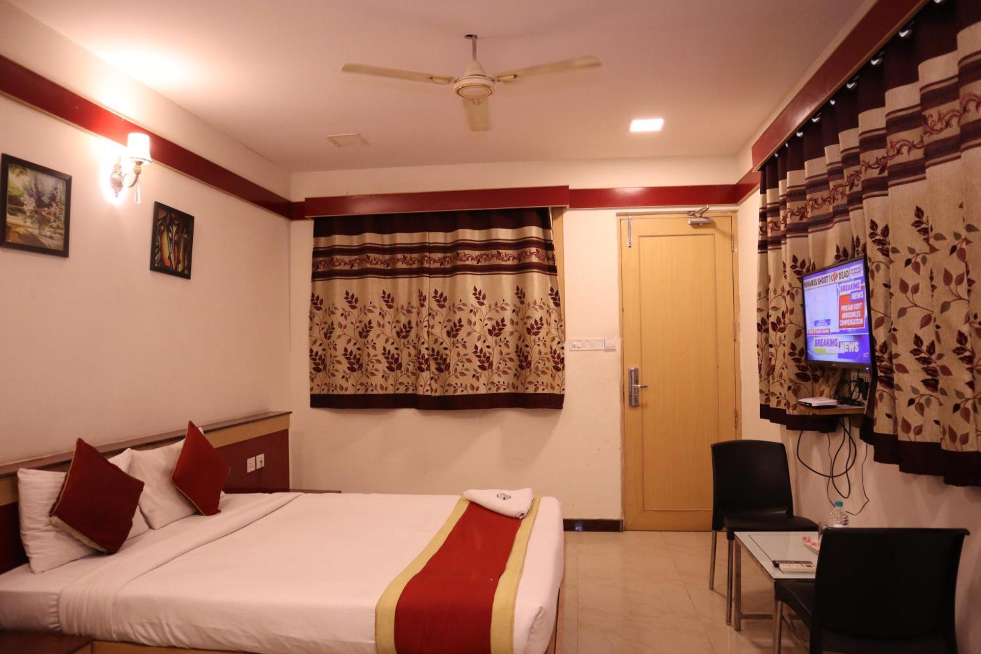 Sri Sai Ram Suites Bangalore Exterior foto